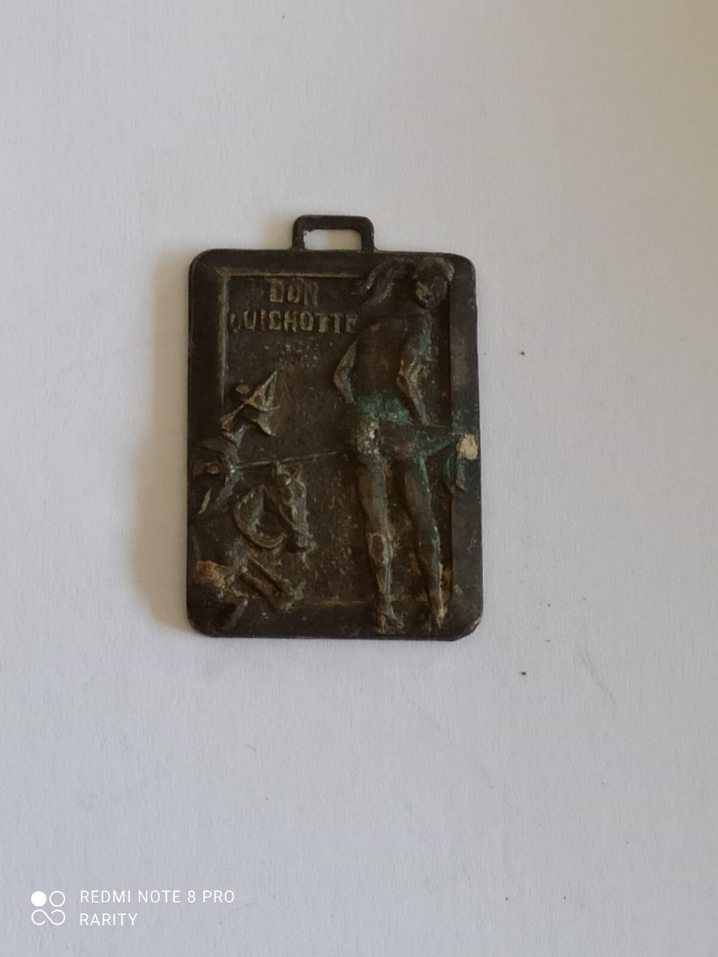 Médaille rectangulaire Don Quichotte relief aspect patiné souvenir pièce décorat
