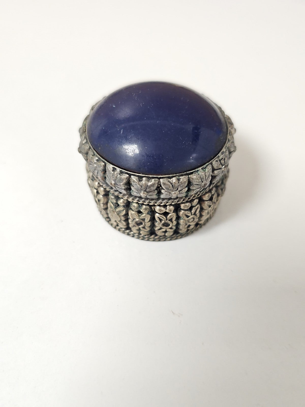 Boîte à bijoux trinket en métal argenté verre bombé bleu cobalt couvercle Inde