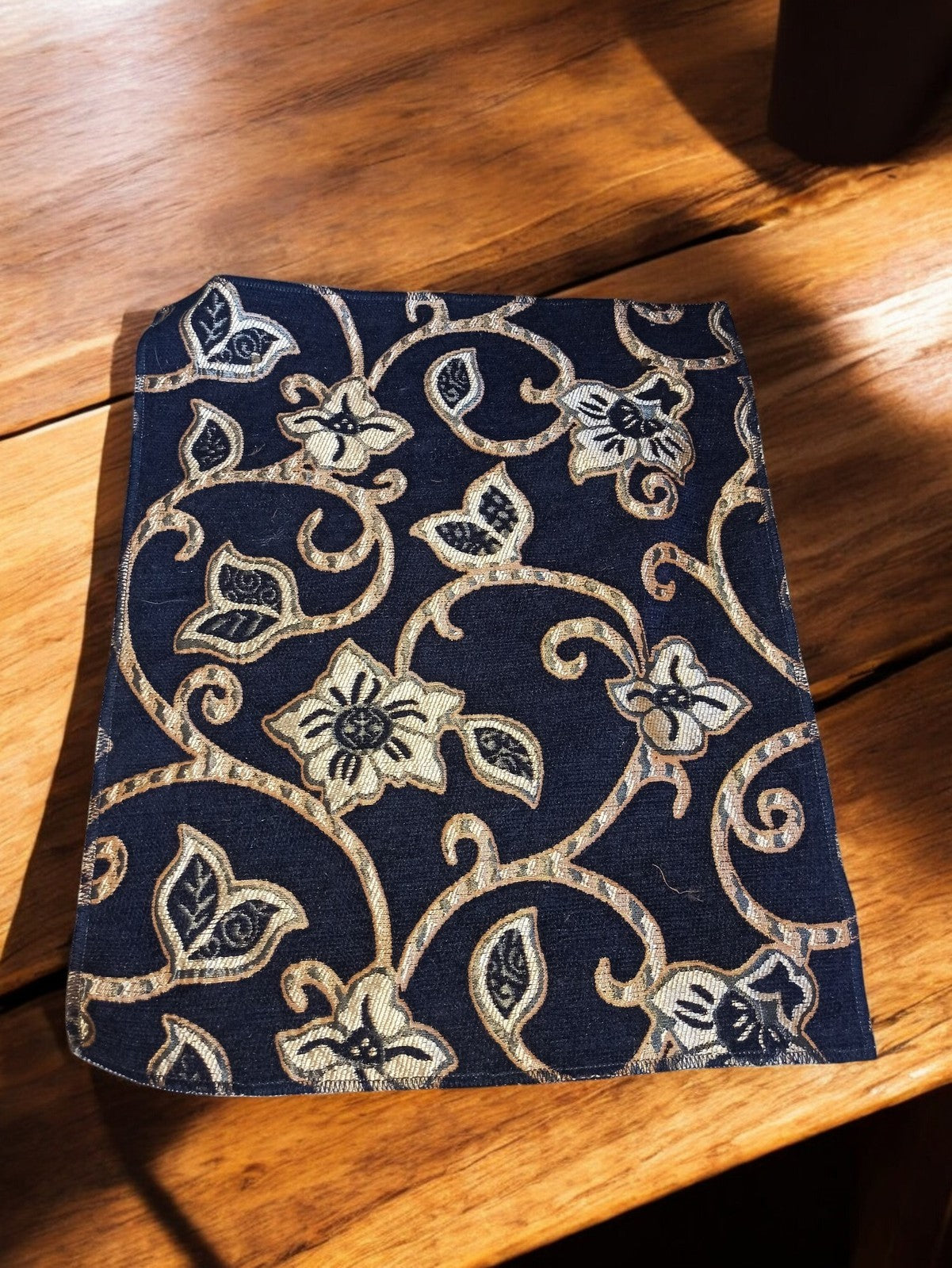 Tissu ancien velours broché jacquard liturgique religieux vintage floral