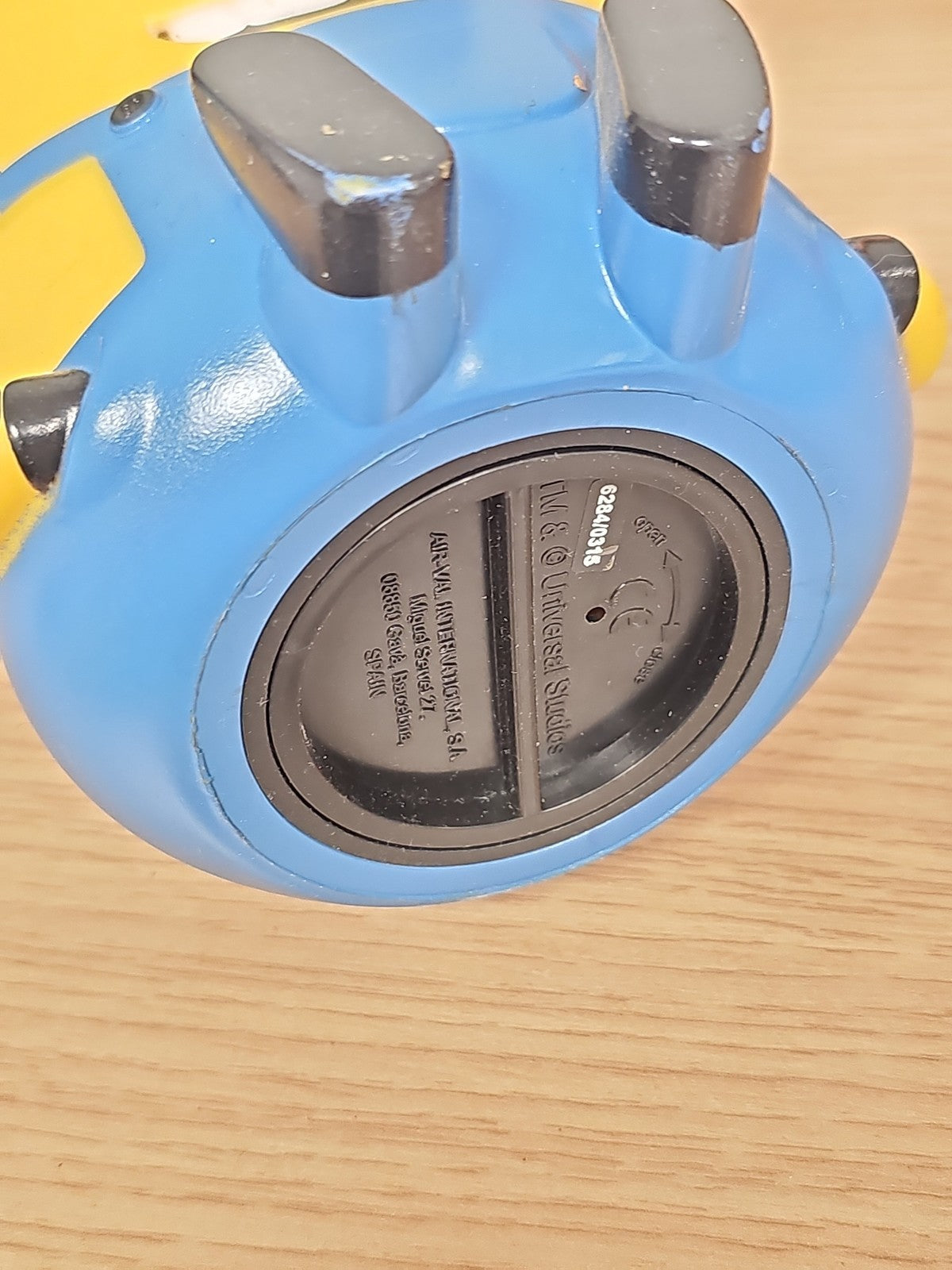 Tirelire Minion jaune bleue à œil unique, figurine déco d’occasion