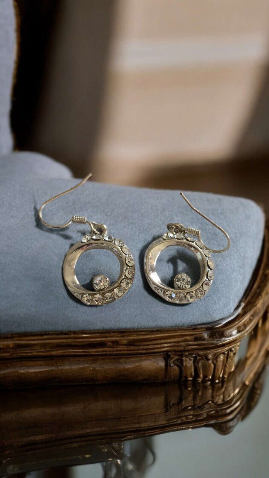 Boucles d?oreilles vintage cercle strass pendantes aspect argenté rétro
