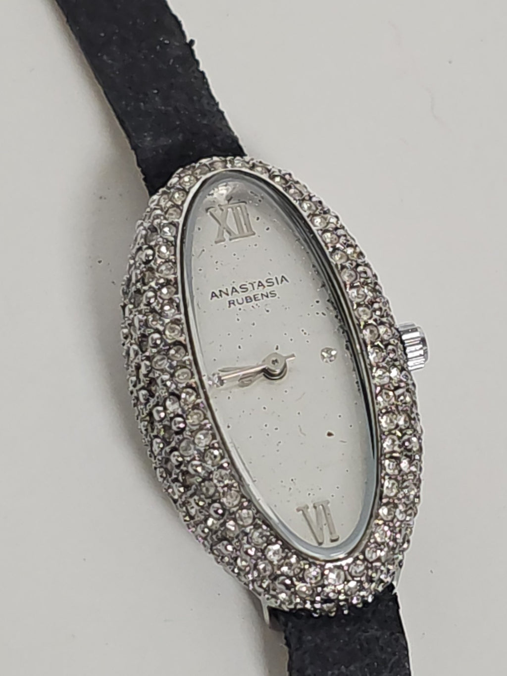 Montre femme rétro Anastasia Rubens, ancienne, fonctionnelle, collection vintage