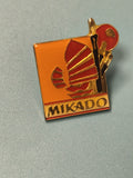 Vintage pin's Mikado carré émaillé orange rouge, motif éventail Japon (Ref 8)