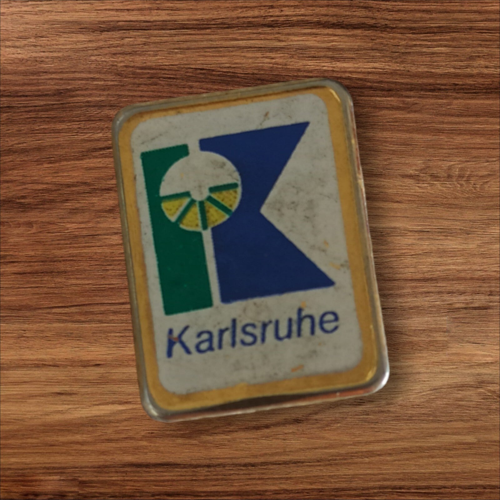 Badge ancien Karlsruhe logo vintage années 70, plaque émaillée style rétro