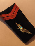 Épaulette militaire ancienne noir rouge insigne aigle doré armée vintage
