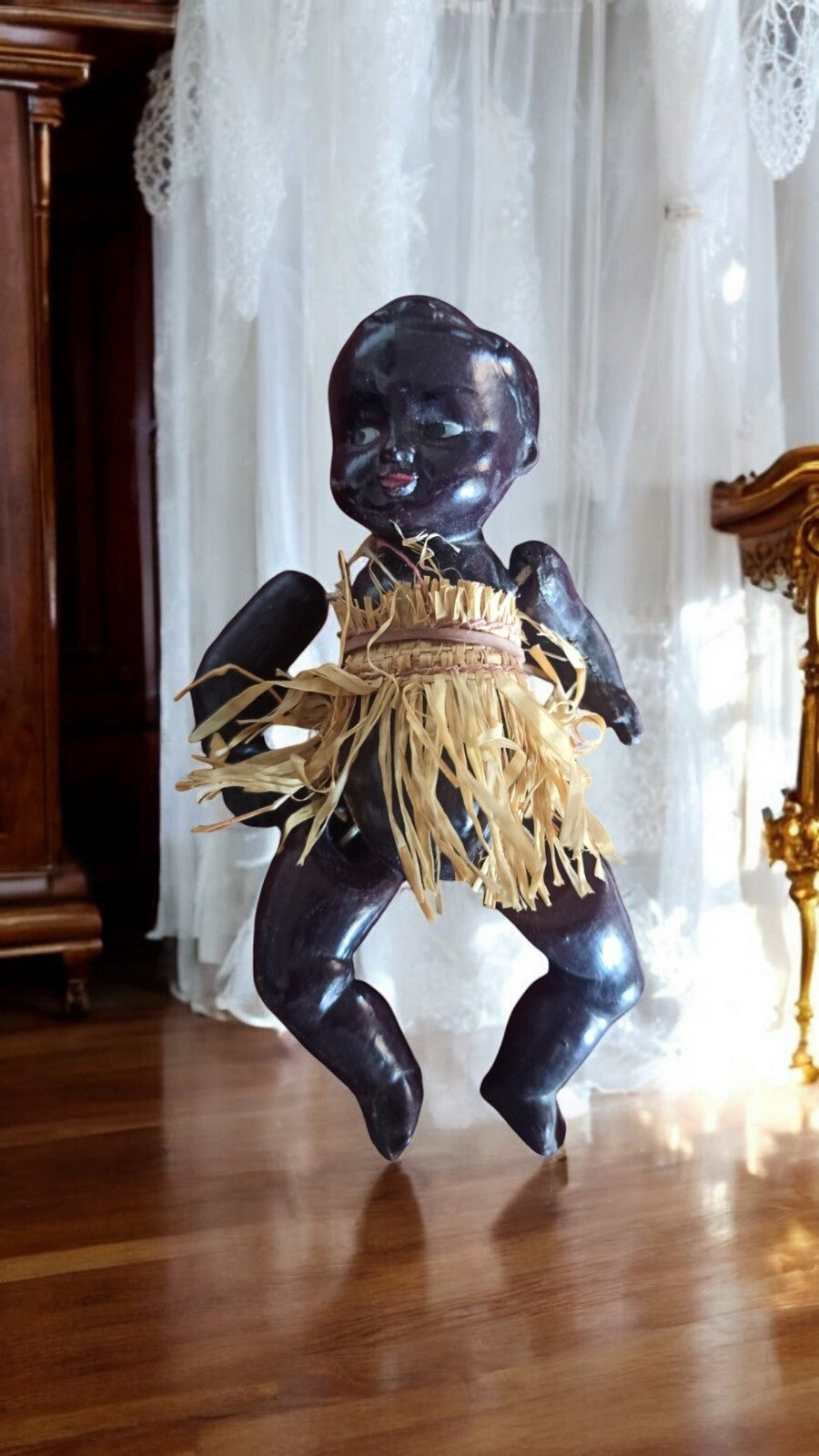 Poupée africaine vintage en tissu, jupe raphia, artisanat ancien déco
