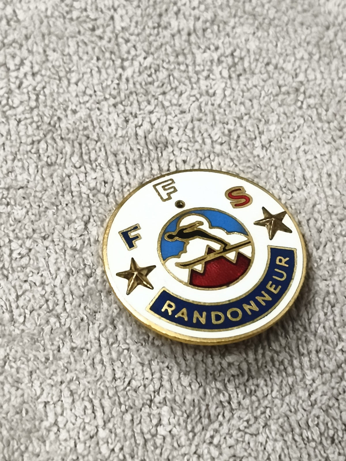 Insigne FFS Randonneur ancien émaillé badge ski vintage montagne