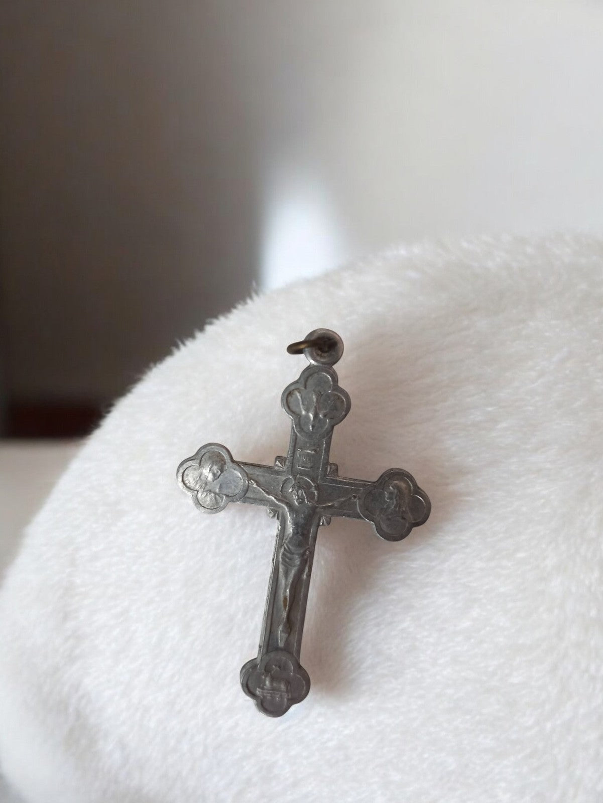 Croix catholique ancienne Christ métal argenté pendentif religieux vintage rétro