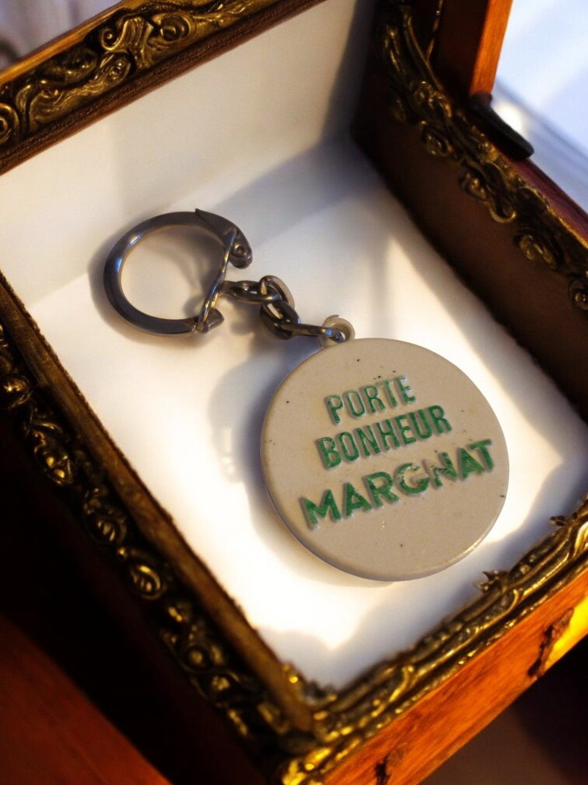 Porte-clés vintage métal Margnat porte bonheur ancien publicitaire rétro