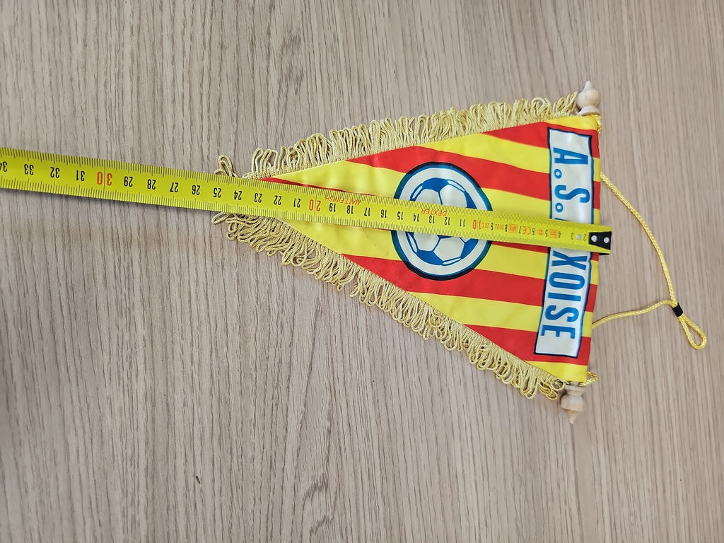 Fanion ancien A.S. Aixoise football vintage rayures rouge jaune rétro