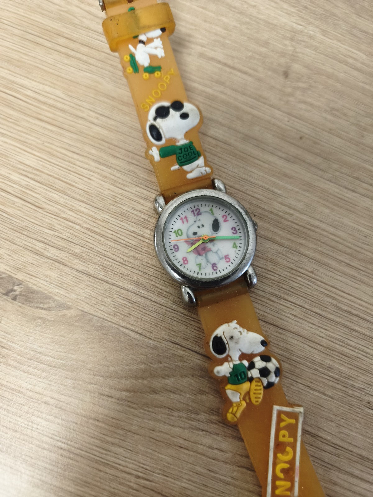 Montre Snoopy enfant bracelet orange motifs Joe Cool et football Peanuts