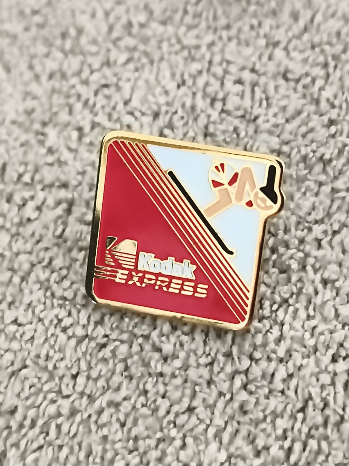 Pin's Kodak Express vintage émaillé, logo photo, années 80-90, rectangulaire