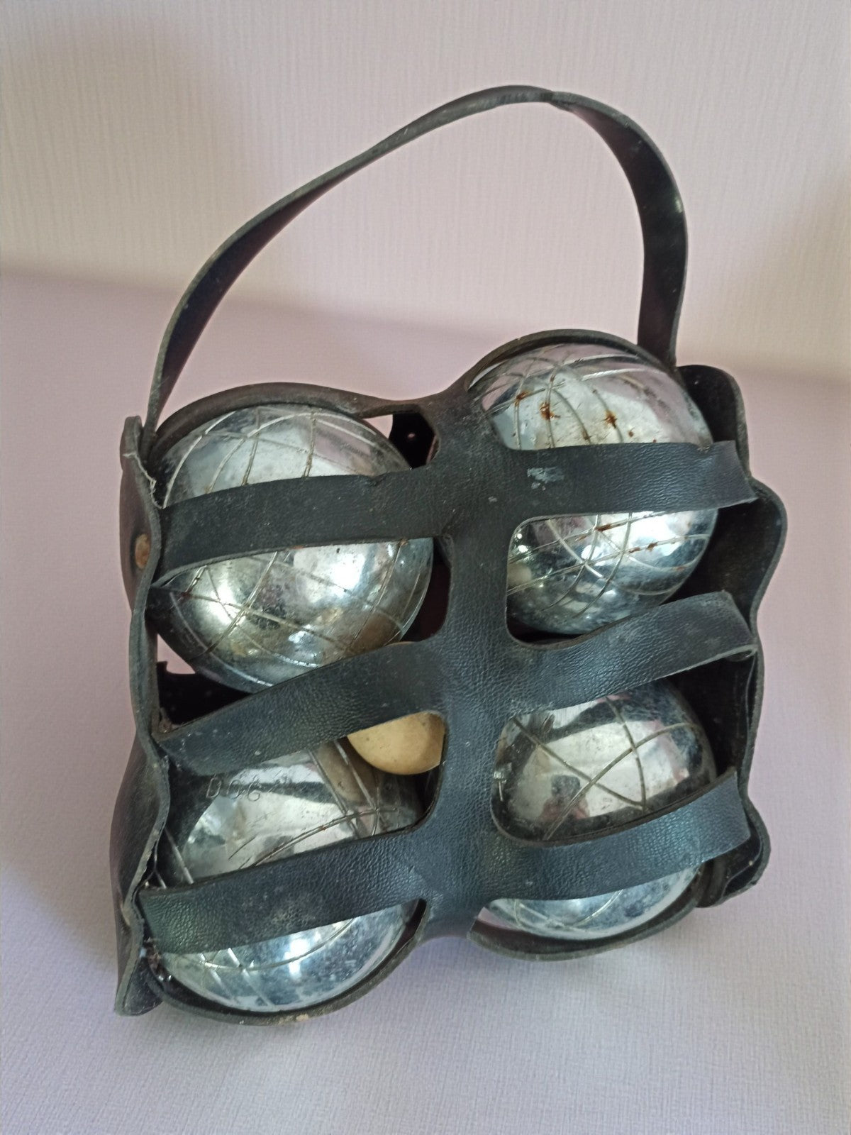 Boules de pétanque OBUT acier x4 + cochonnet, sacoche cuir noir