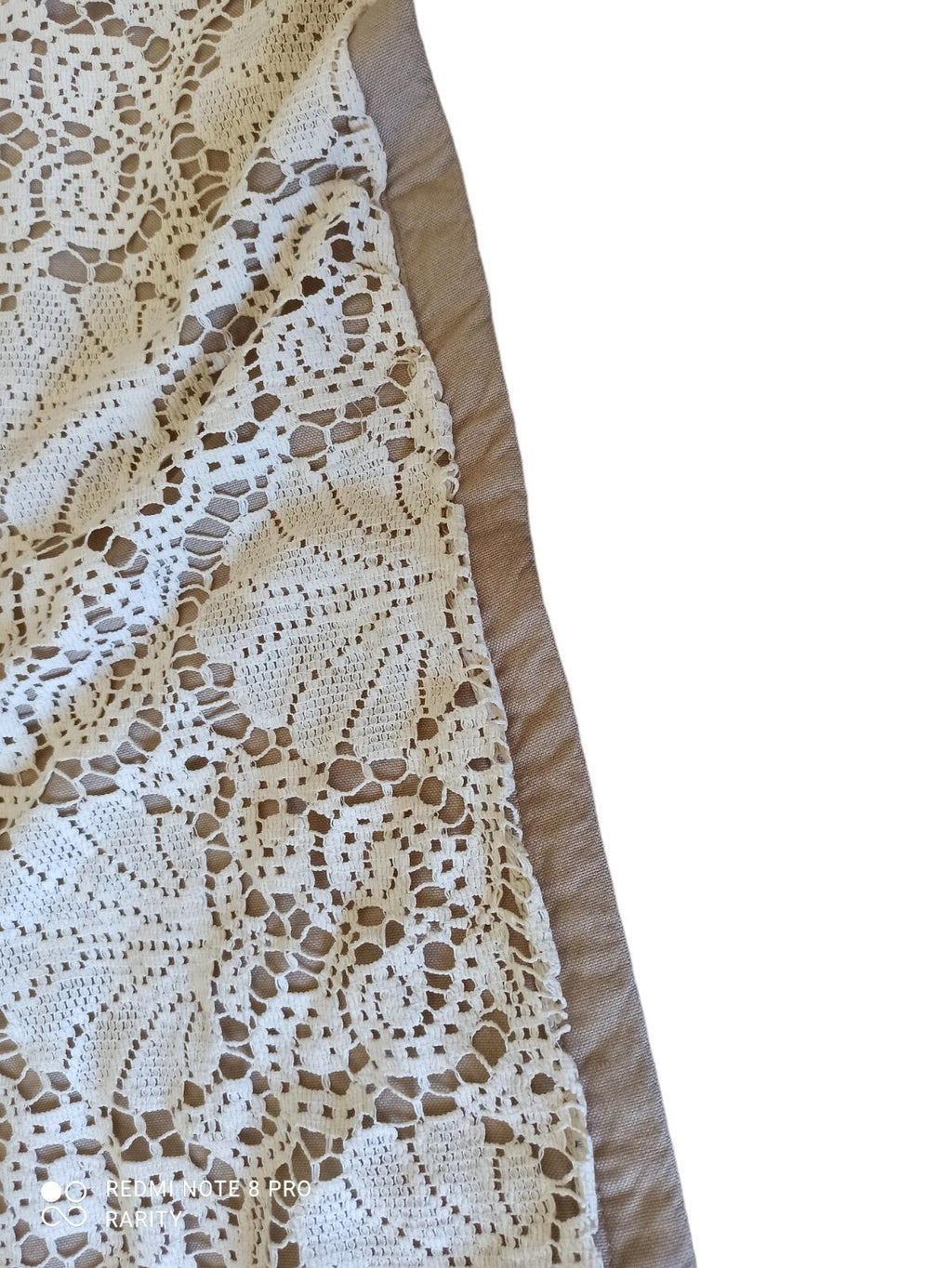 Tapis brodé dentelle motifs anges religieux XIXe décor floral 210x190 cm