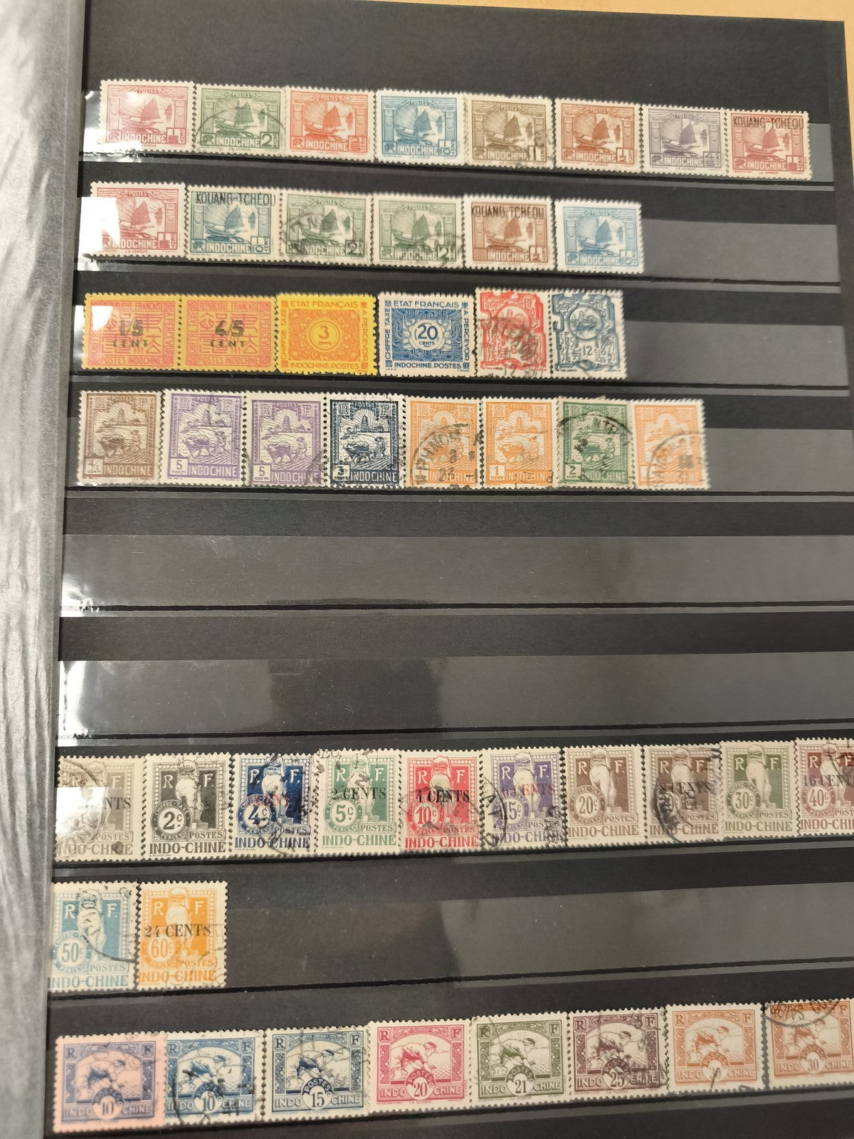 Lot de timbres Indochine différents, multicolores, oblitérés et neufs, philatéli
