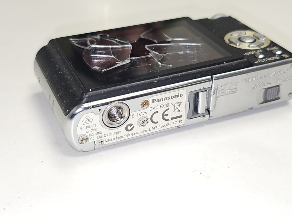 Appareil photo Panasonic DMC-FX30 non fonctionnel pour pièces détachées réparati