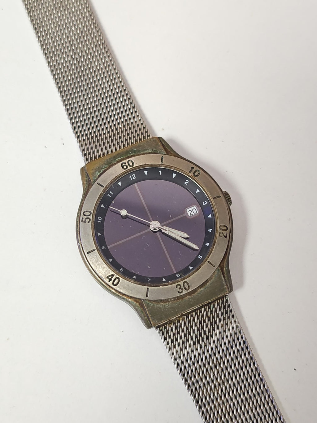 Montre femme rétro ancienne, vintage, élégante, accessoire d'époque fonctionnel