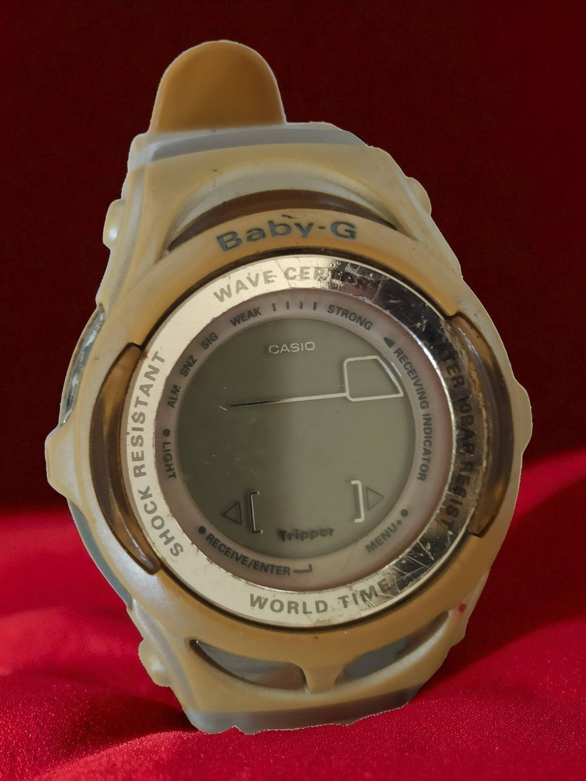Montre Casio Baby-G vintage beige, ancien modèle digital collector, à pile