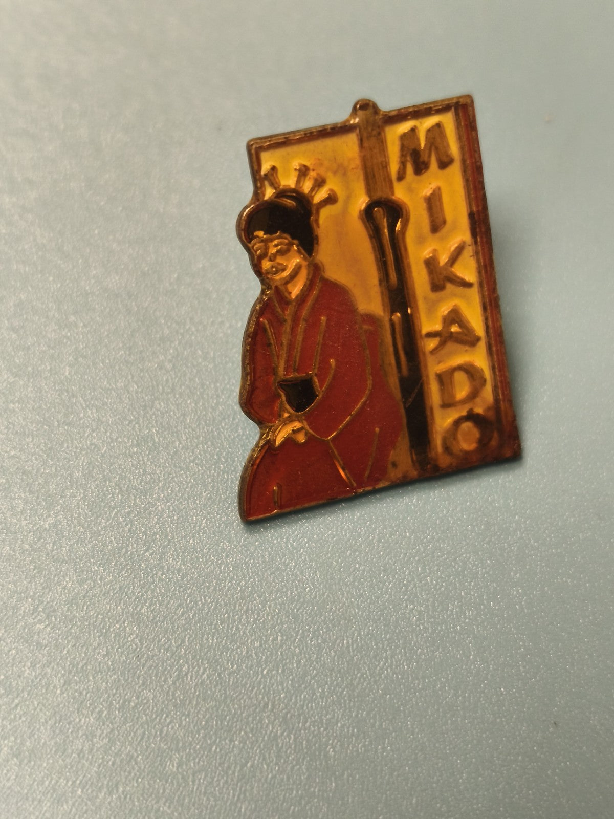 Vintage pin's Mikado émaillé figuratif, costume asiatique, collection (Ref 3)