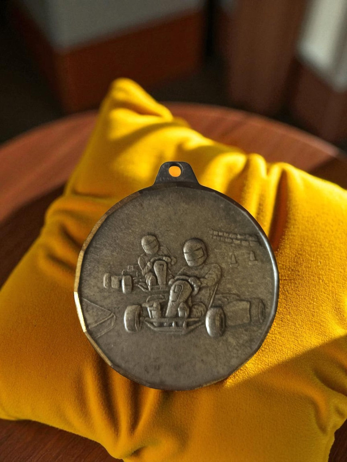 Médaille vintage bronze karting ancien pilote go-kart récompense sport