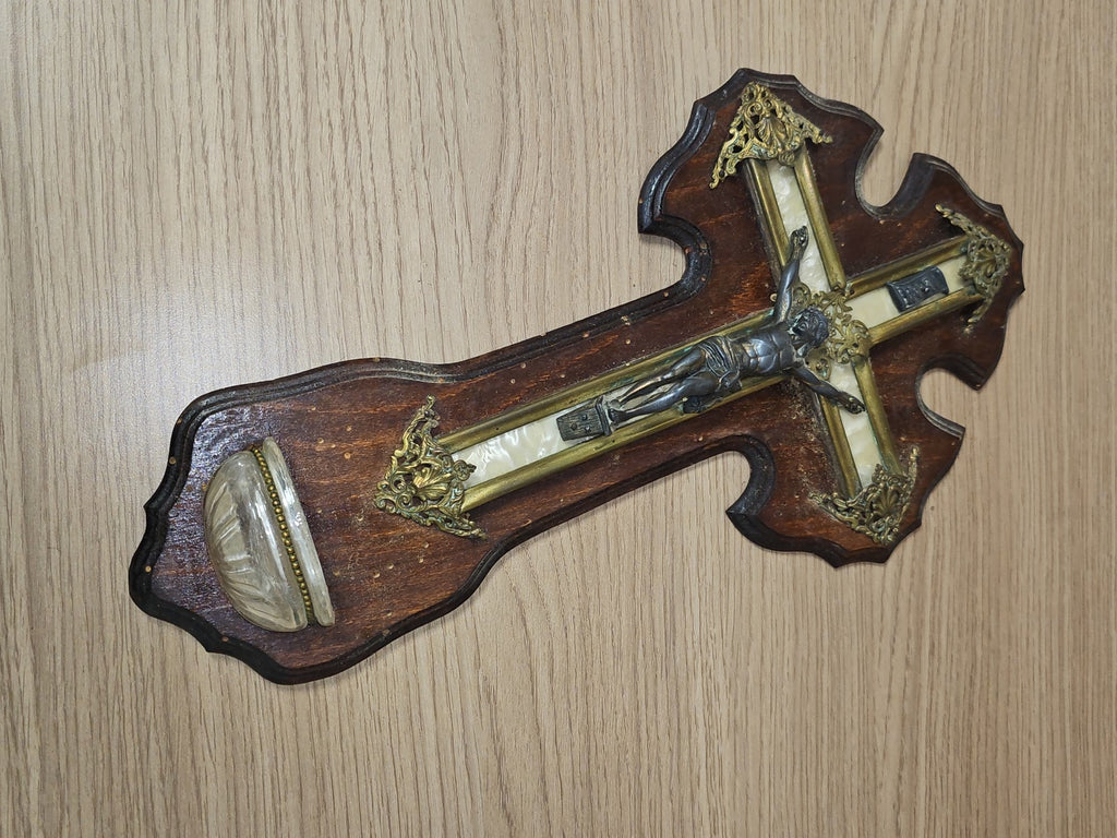 Grande croix catholique vintage crucifix ancien en nacre pour collection déco