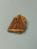 Vintage pin's bateau voilier doré ROYALE collection nautique (Ref 3)