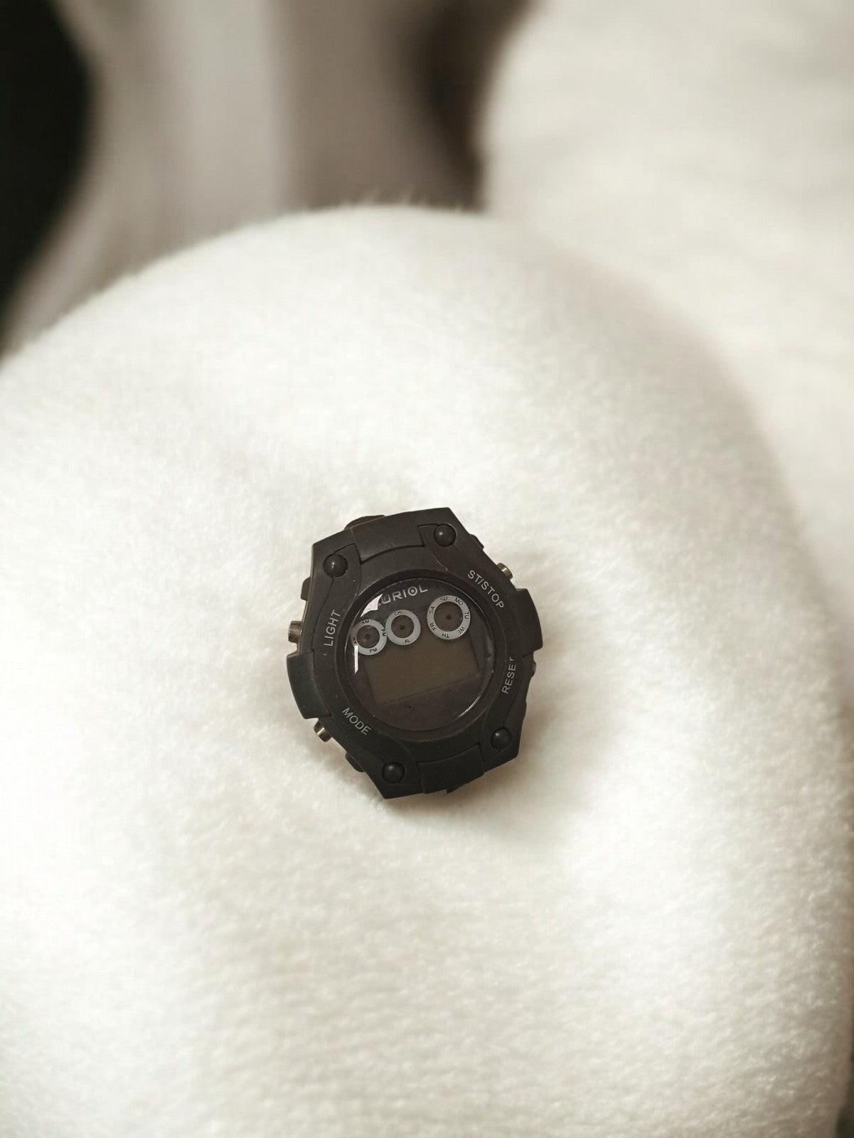 Montre digitale Auriol vintage homme rétro noire ancienne à quartz non testée