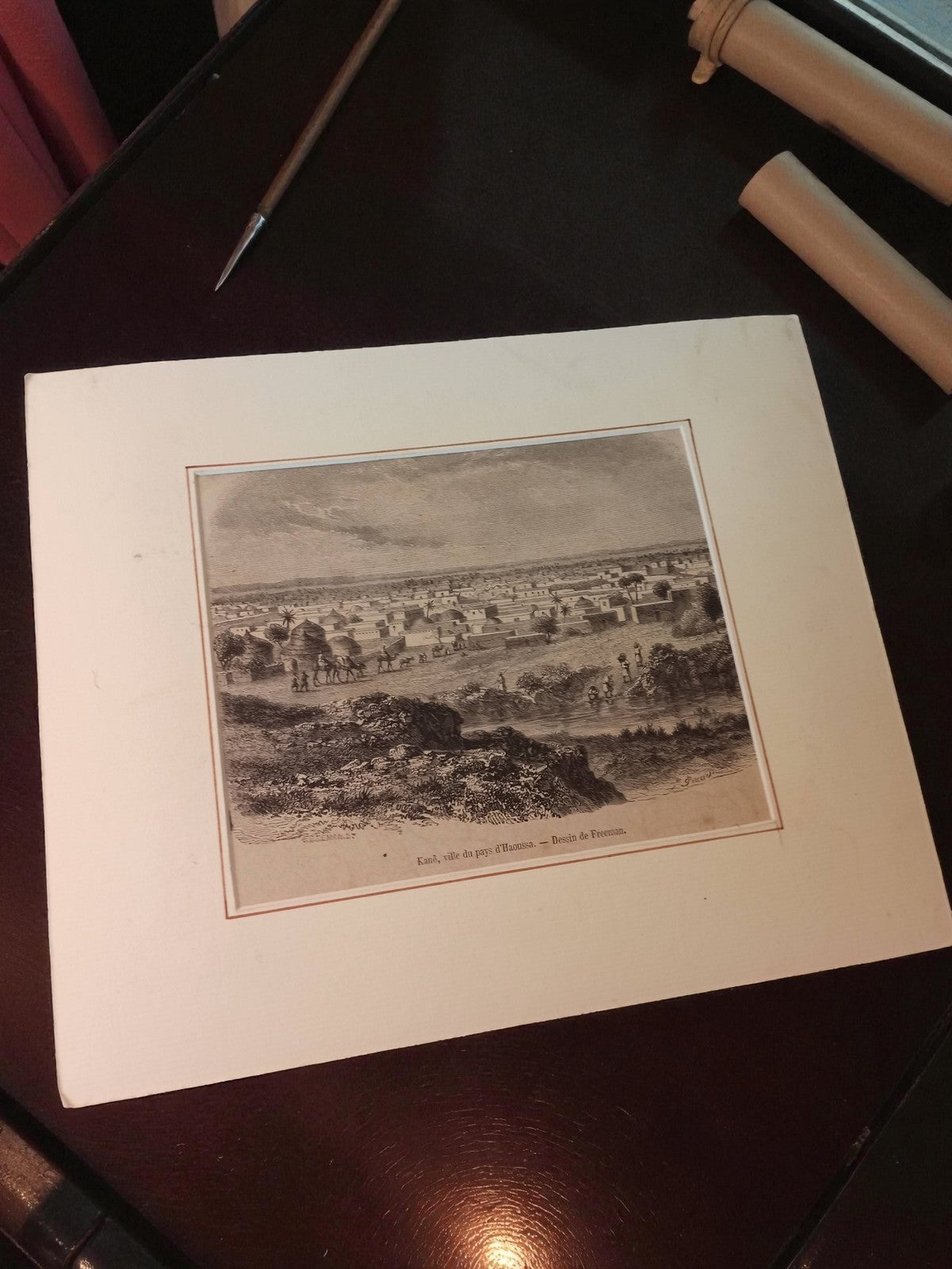 Gravure ancienne "Kwah, ville du pays d’Ouossas" vintage déco murale rétro