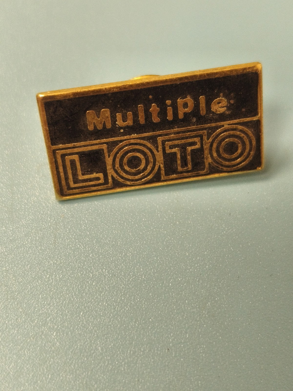 Vintage pin's Loto Multiple ancien jeu de hasard rectangulaire collection