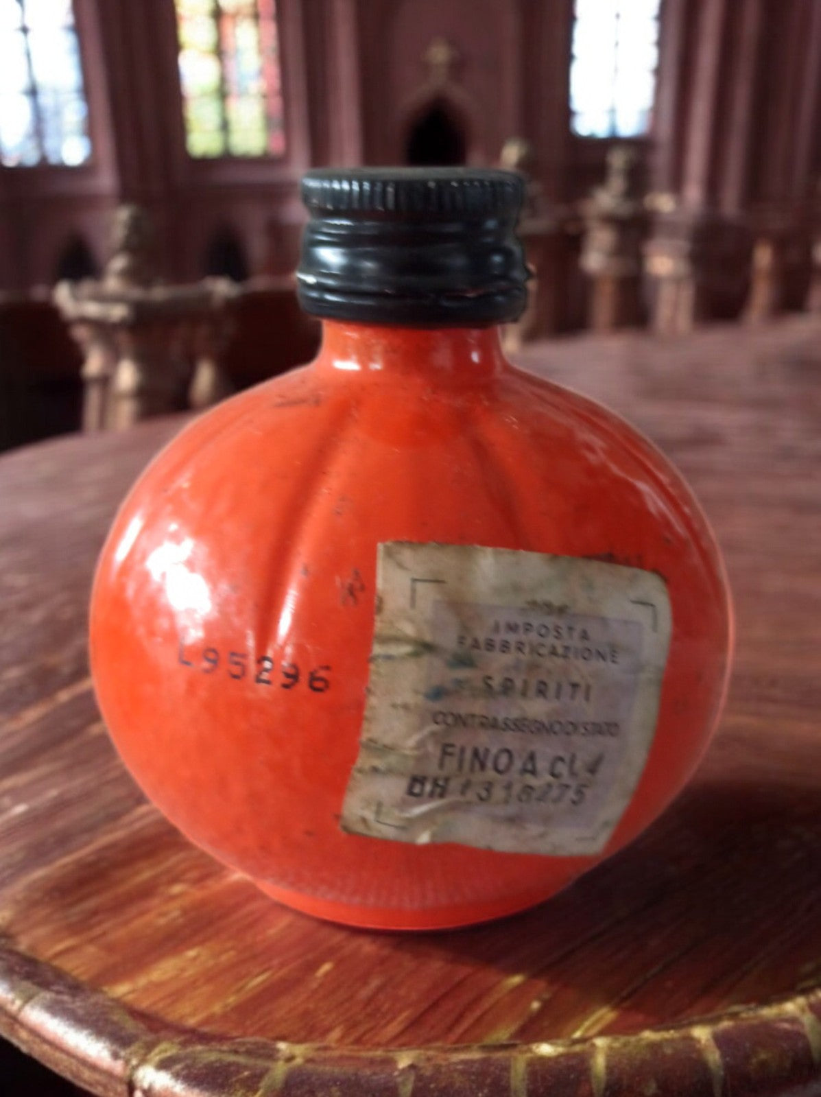Mignonnette ancienne bouteille orange – Spiritueux vintage, étiquette d’origine