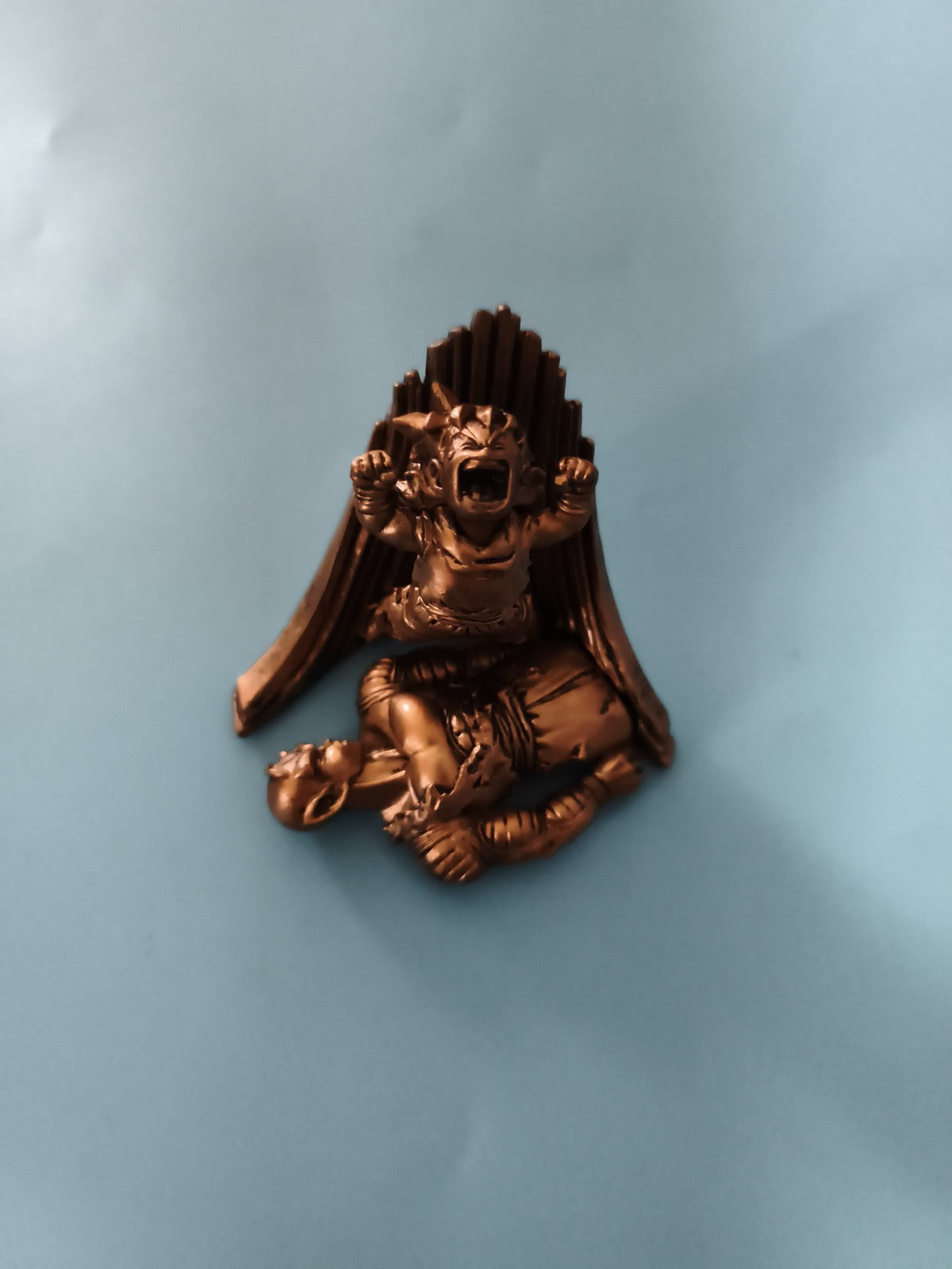 Figurine Dragon Ball Z Gashapon bronze Goku enfant criant scène combat