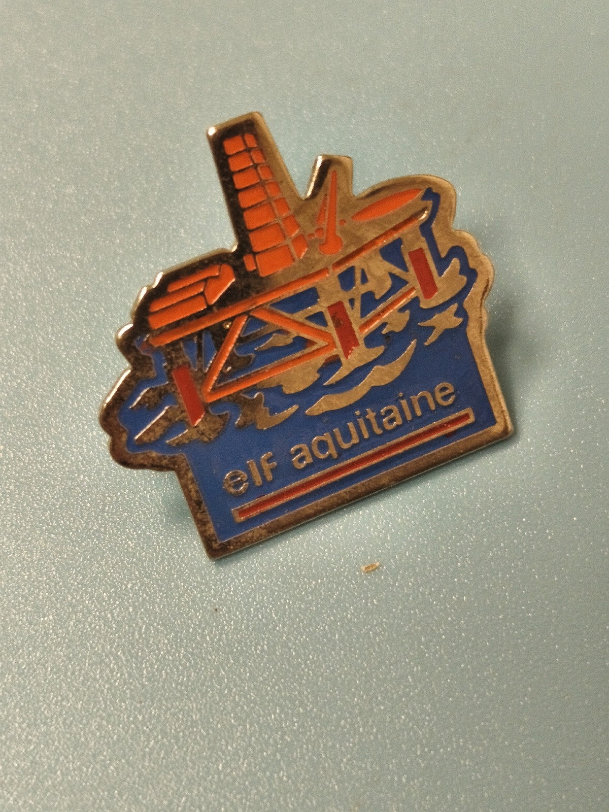 Pin's vintage Elf Aquitaine plateforme pétrolière, bleu rouge, collection (Ref 1