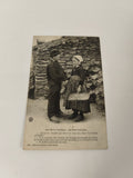 Carte postale ancienne CPA Marais Vendéens Les Petits Indiscrets costume régiona