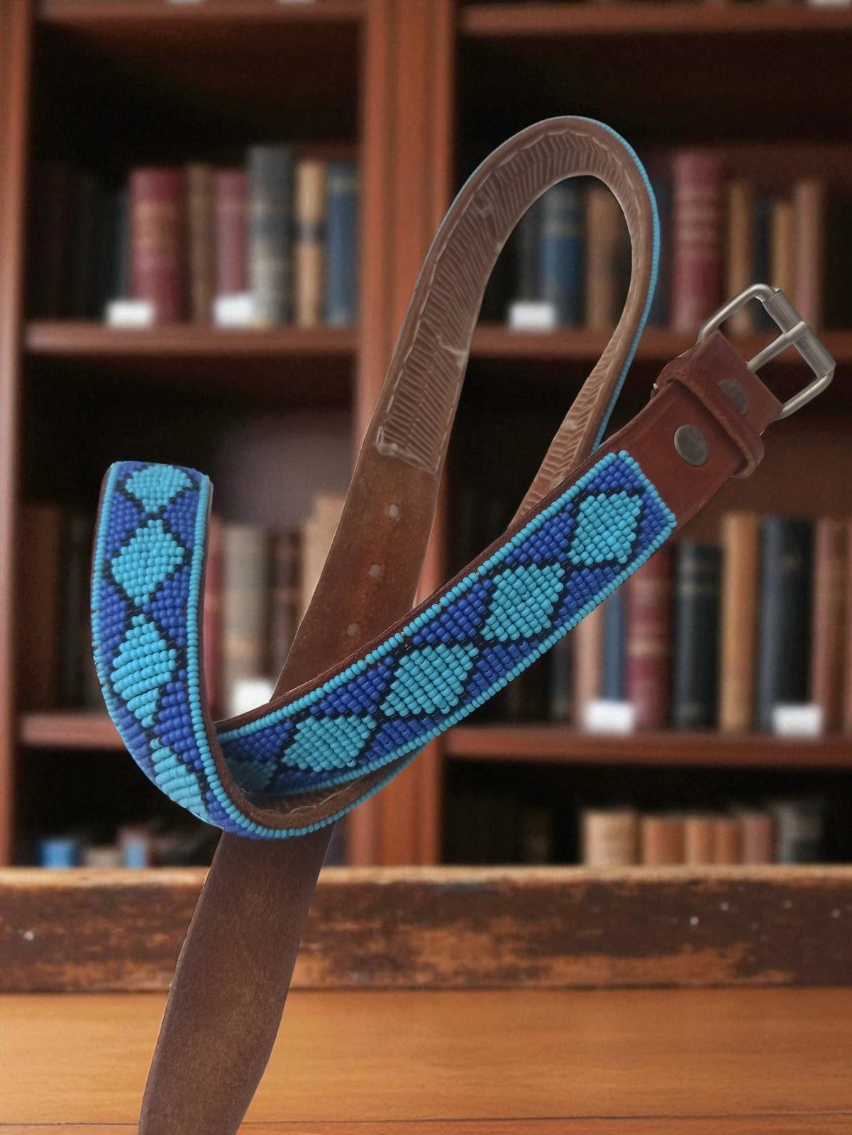 Ceinture en cuir vintage ancienne, accessoire rétro pour collectionneur ou amate