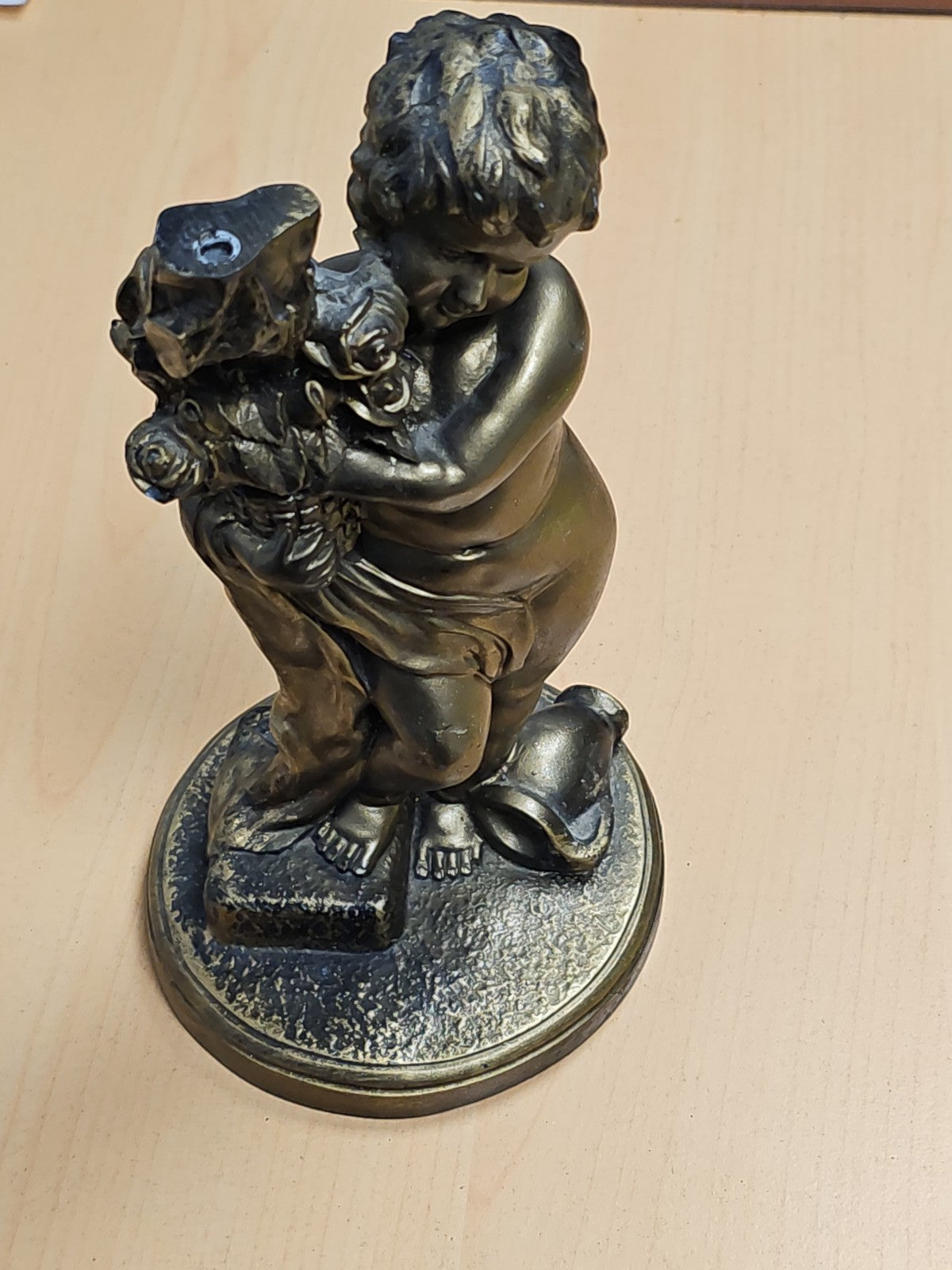 Grande statue ancienne d?enfant en régule, sculpture vintage déco collection
