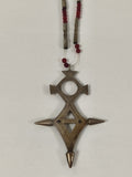 Collier touareg ancien vintage pendentif croix métal perles rouges ethnique