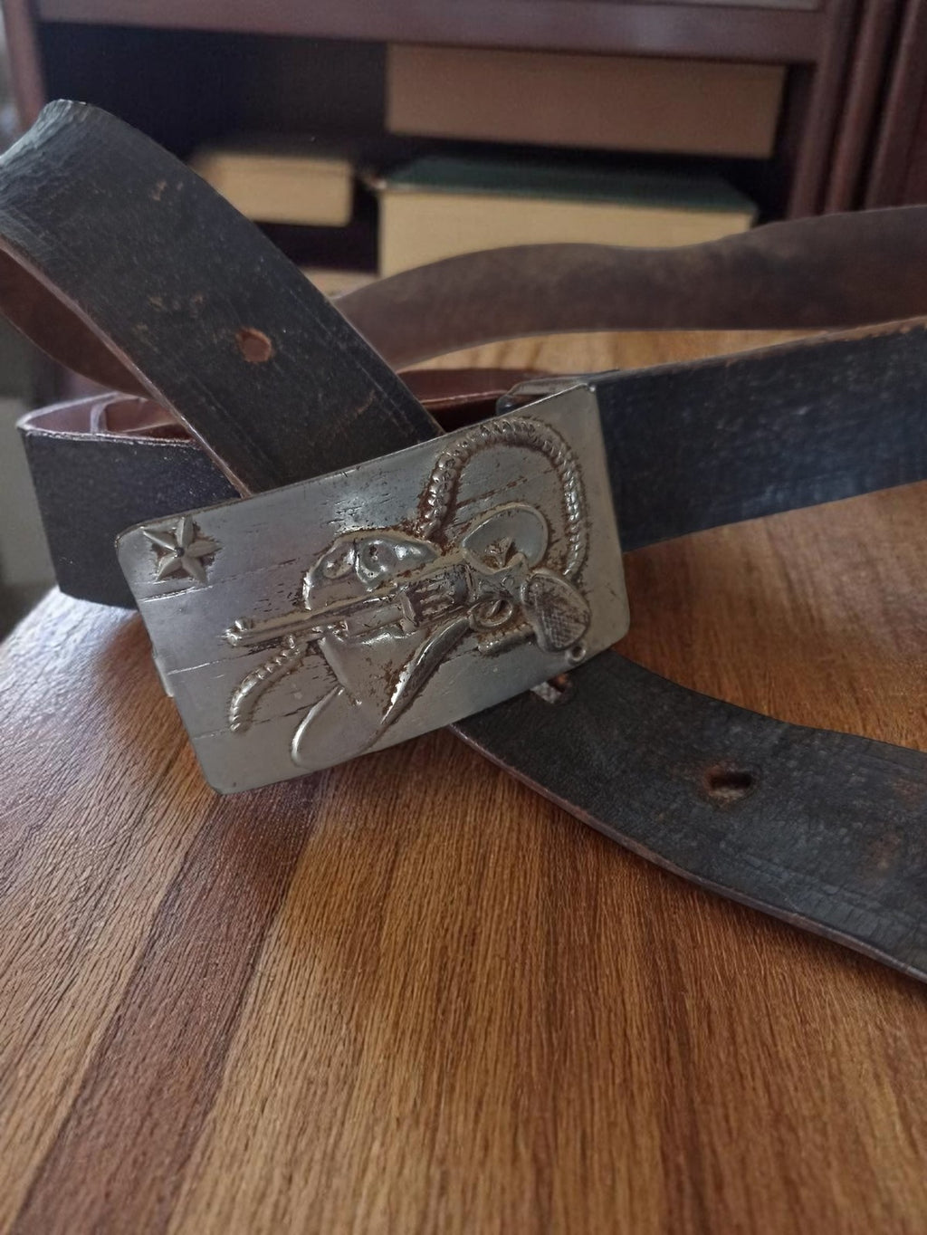 Ceinture vintage en cuir USA boucle métal étoile western rodéo ancien