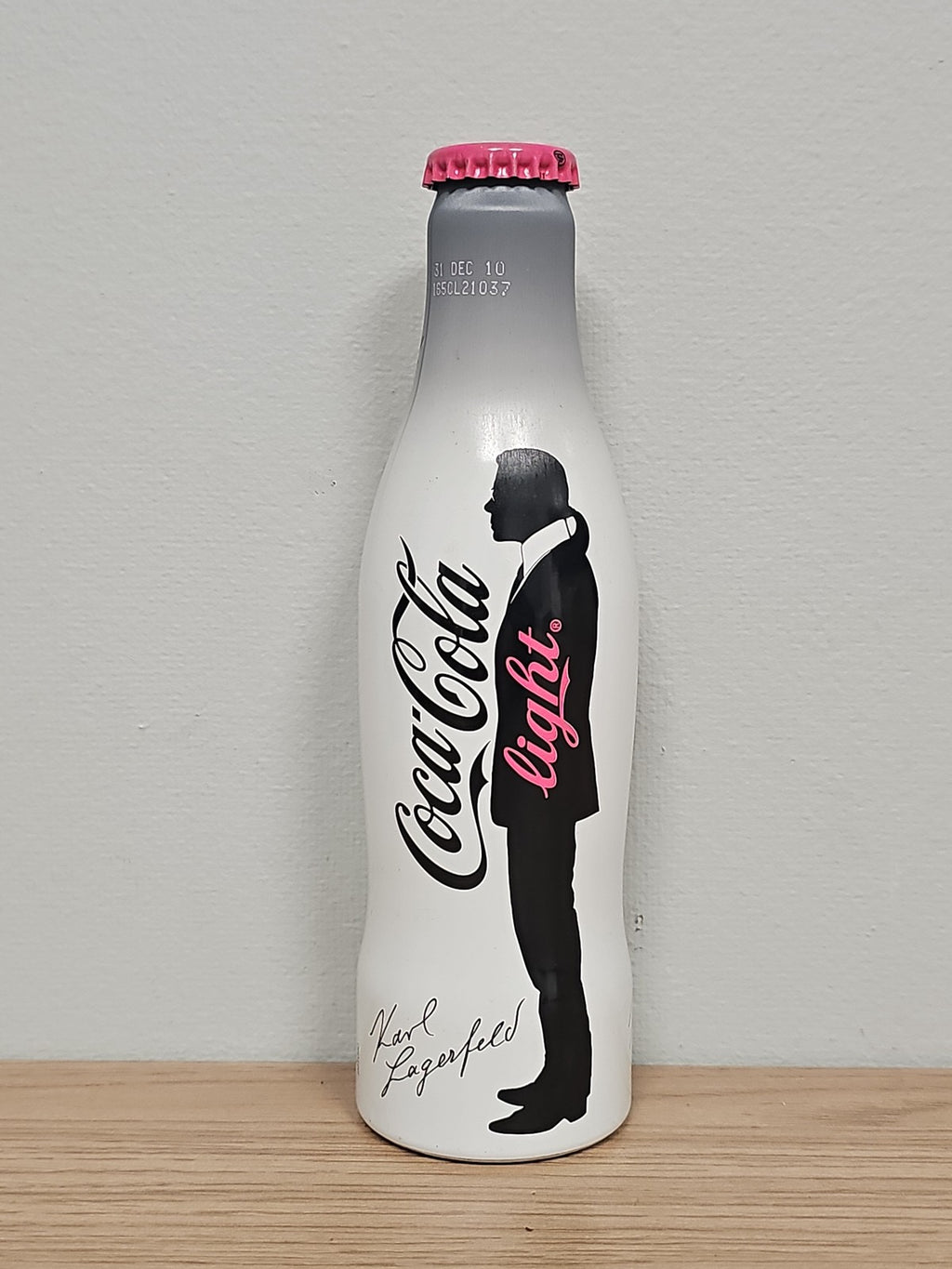 Bouteille Coca Cola pleine édition Karl Lagerfeld, design exclusif, boisson non