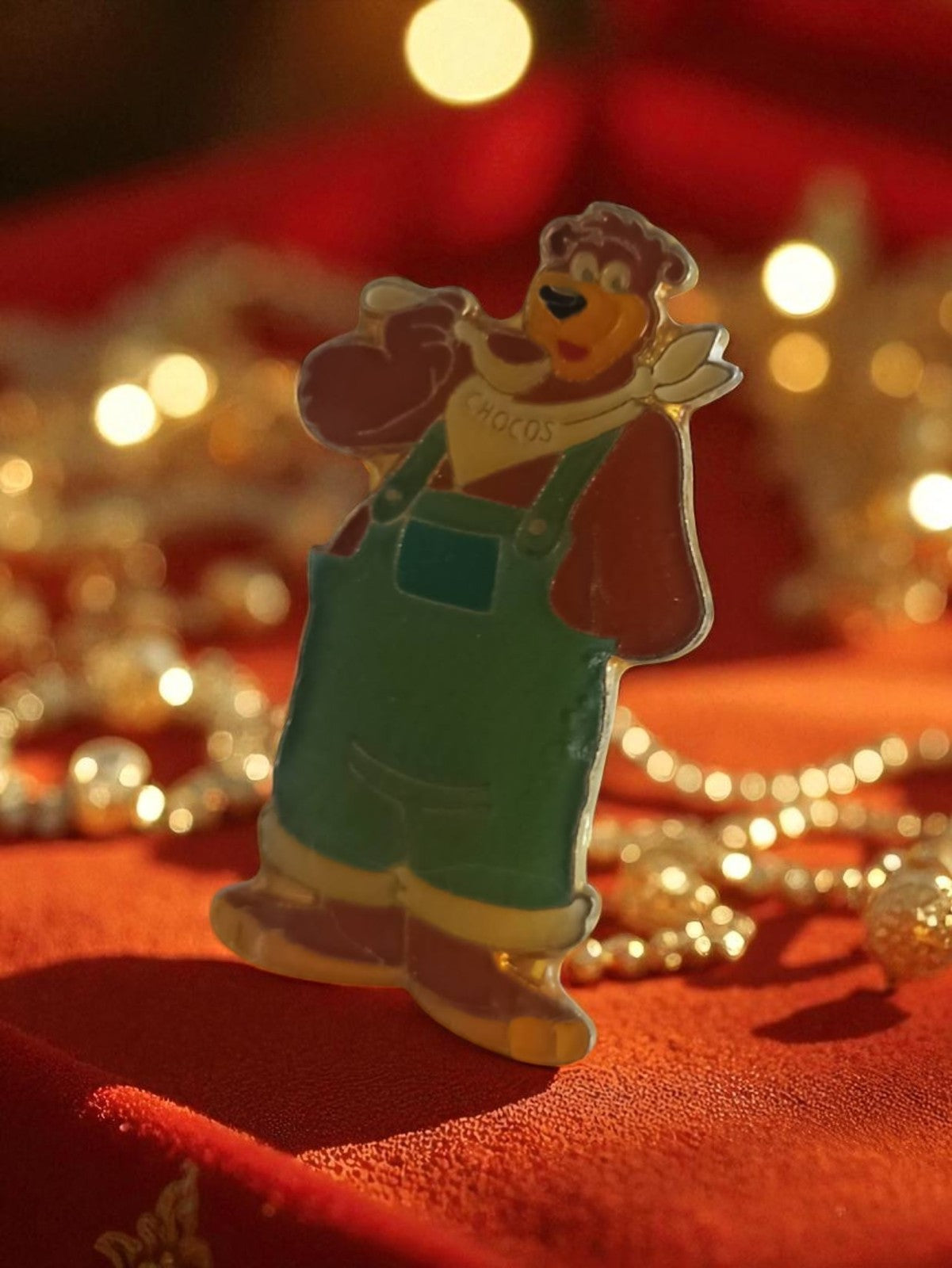 Pin's publicitaire vintage Chocos ours mascotte rétro années 90 badge ancien