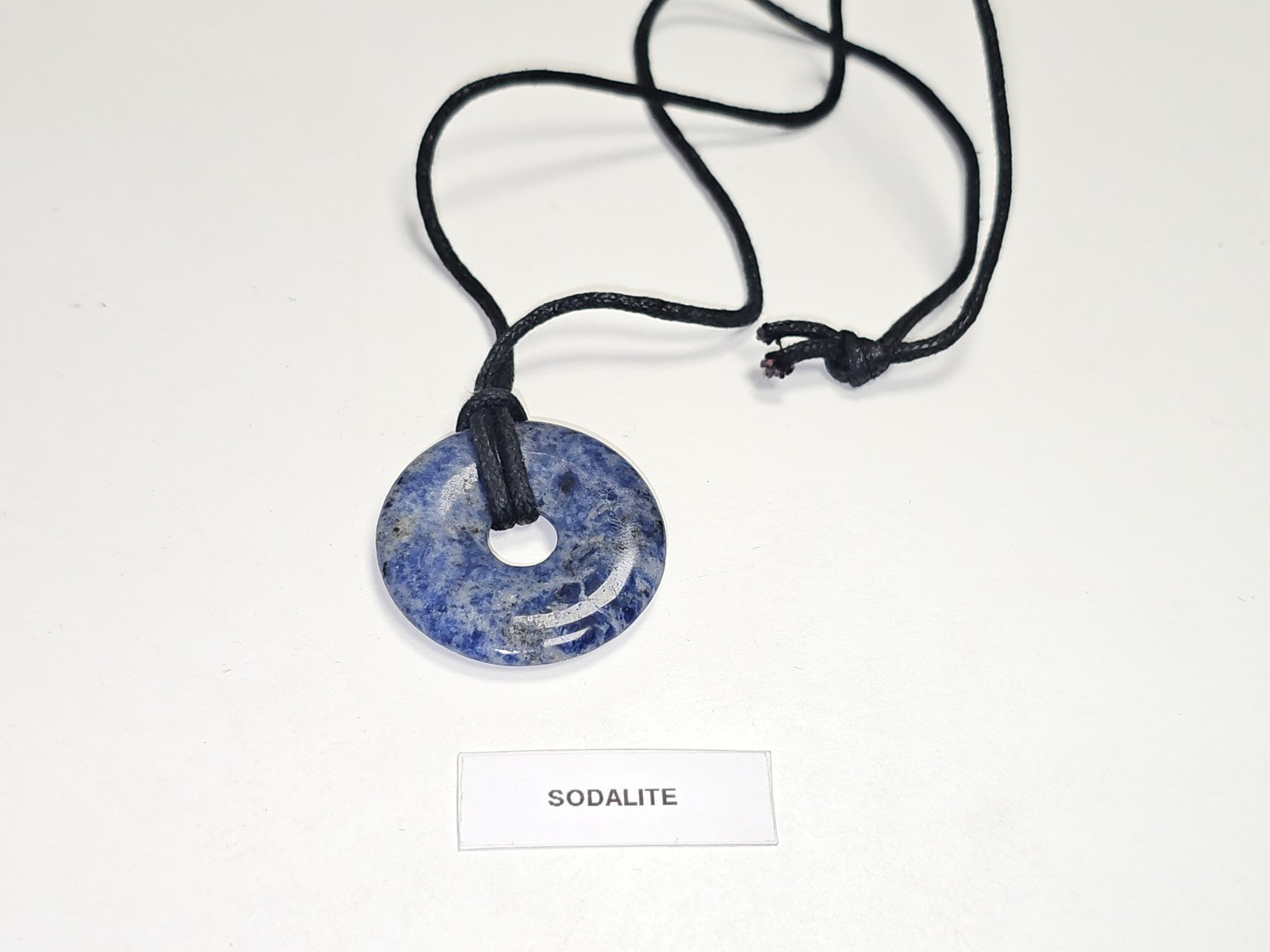 Collier pendentif beignet sodalite pierre naturelle bleu élégant bijou femme occ