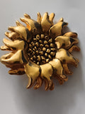 Broche ancienne fleur dorée style tournesol, bijou vintage, finition brillante