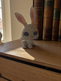 Figurine lapin Petshop vintage blanc yeux bleus rétro animal jouet déco