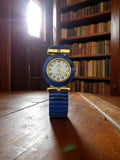 Montre femme vintage MH Collection bleu or, bracelet extensible rétro chic