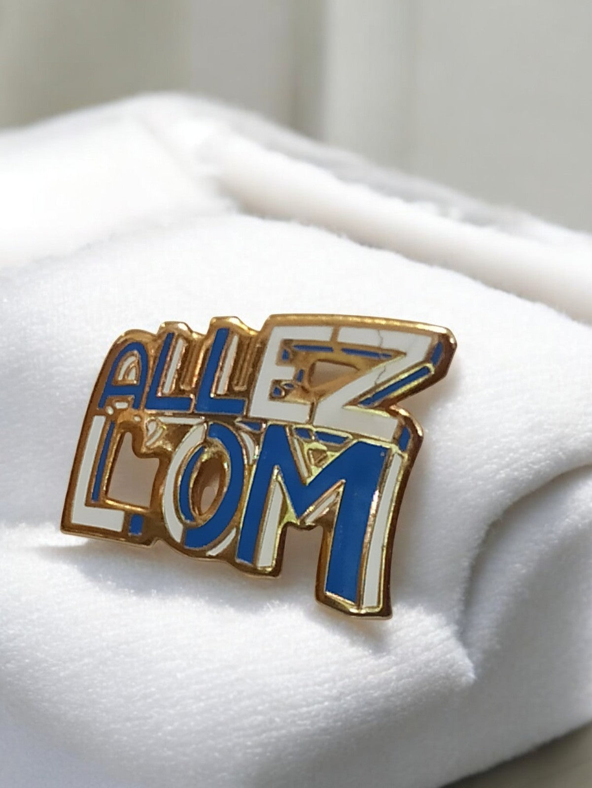 Pin's vintage ALLEZ L'OM Olympique de Marseille badge ancien supporter foot