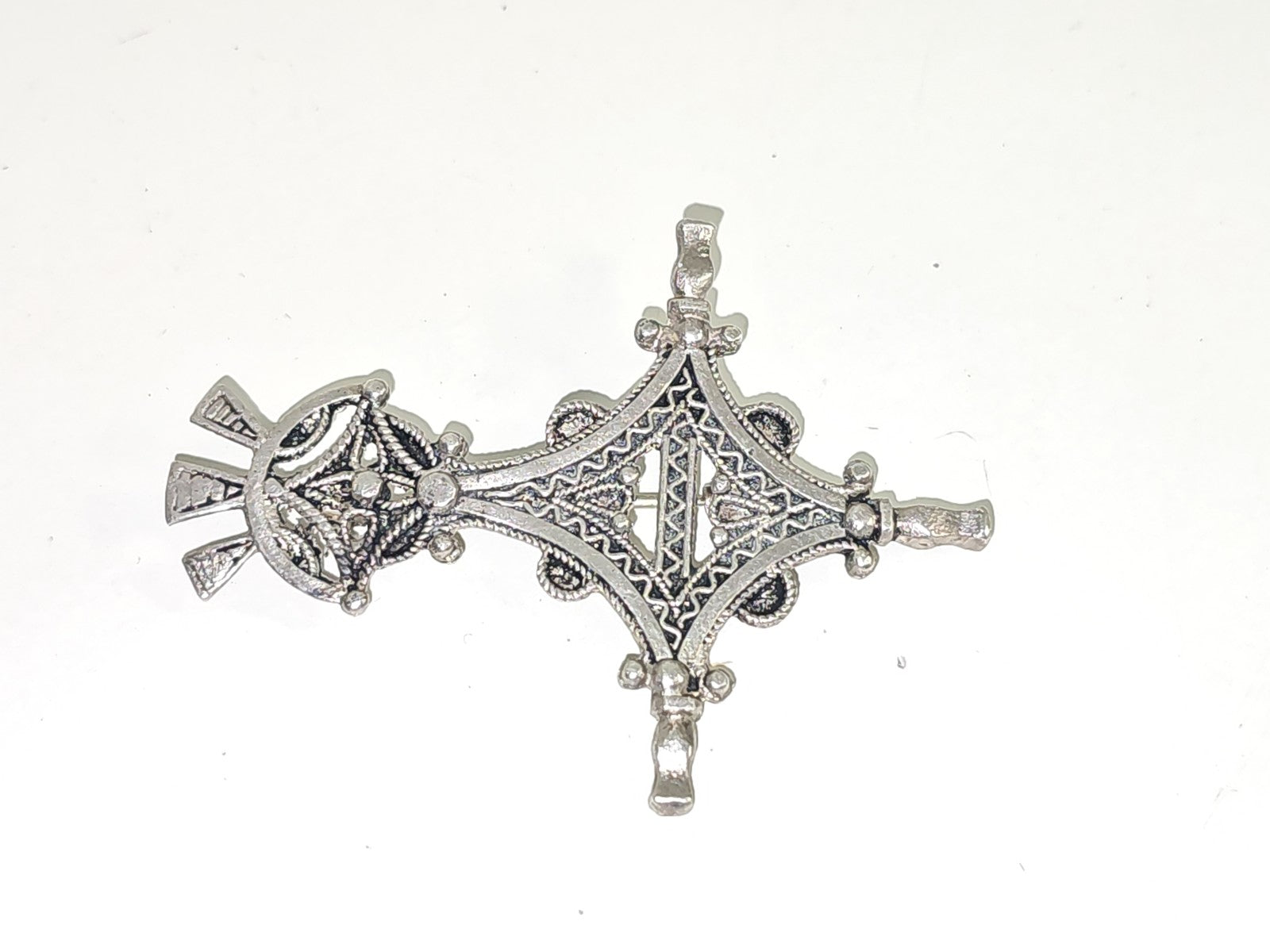 Broche vintage berbère en argent ancien, bijou ethnique traditionnel d'occasion