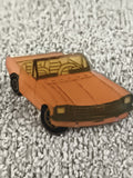 Pin's vintage voiture cabriolet orange rétro, badge auto années 80 (Ref 7)