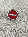 Pin's vintage Casino rond rouge blanc logo ancien badge émaillé (Ref 5)