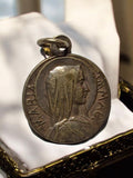 Médaille religieuse Vierge Marie Immaculée, pendentif ancien, aspect bronze