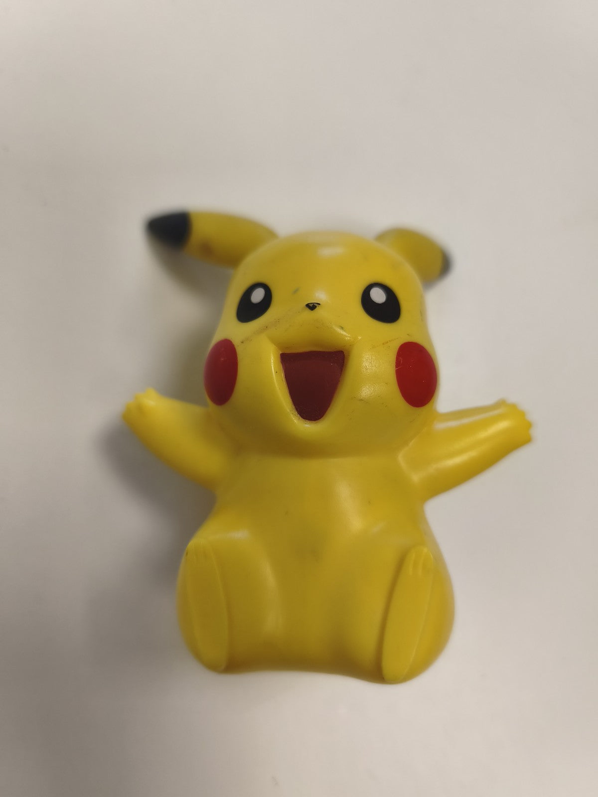 Figurine Pikachu d'occasion Pokémon, personnage décoratif jaune, jouet original