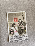 CPA Joyeuse Année enfants fleurs timbre rouge France début XXe